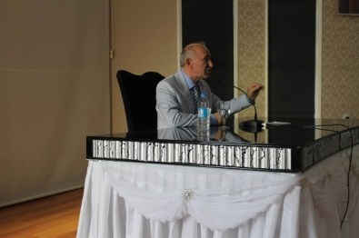 Prof. Dr. Ahmet Şimşirgil Erzincan'da Konferans Verdi