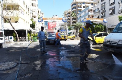 Seyhan'da İlaçlı Suyla Temizlik Dönemi