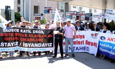 Antalya'da Sağlıkçılar İş Bıraktı