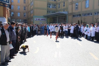 Erzurum'da Doktorlar, Öldürülen Meslektaşları İçin İş Bıraktılar