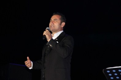 Ferhat Göçer Zonguldak'ta Konser Verdi