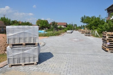 Kartepe'de Yollara Parke Taşı Döşeniyor