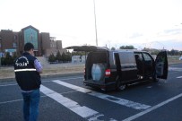 FAHRİ KORUTÜRK - Mazot Hırsızları Kovalamaca Sonucu Yakalandı