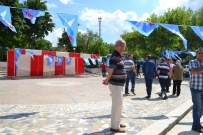 MASUM TÜRKER - Miting Alanında Kimse Olmayınca...