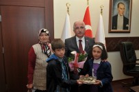 BERAT KANDILI - Okul Harçlıklarını Camiye Bağışladılar