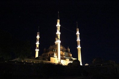 Selimiye Camii Berat Kandili'nde Doldu Taştı