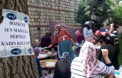 Yüksekokula Yardım İçin Yüzlerce Bazlamaç Pişirdiler