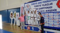 YAZ OKULLARI - Yunusemre Belediyespor Judo'da Türkiye Şampiyonu Oldu