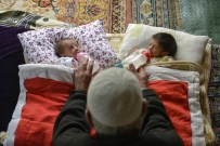 85 Yaşındaki Baba İle 46 Yaşındaki Annenin İkiz Sevinci