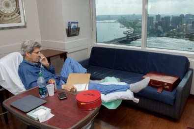 Bacağı Kırılan John Kerry'den İlk Fotoğraf