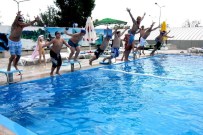 YÜZME KURSU - Bayraklı'da Yüzme Bilmeyen Kalmayacak