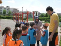 BAHRI ŞAHIN - Çubuk'ta 'Minik Eller'den Çevre Temizliği