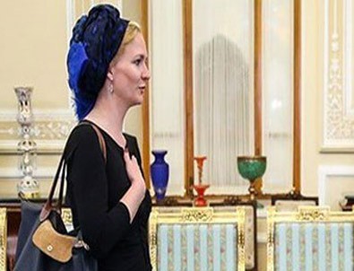Hollandalı vekilin kıyafeti İran'ı karıştırdı