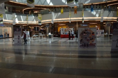 Malatyapark AVM'yi Robotlar Bastı