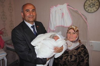 Şehit Askerin Adı Yeğenine Verildi