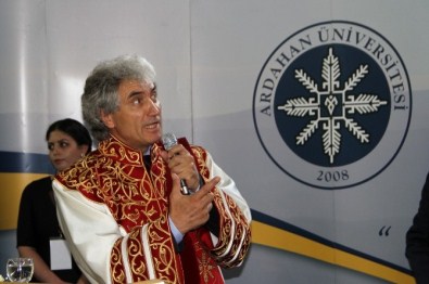 ARÜ'de Mezuniyet Coşkusu