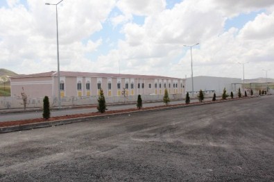 Ayhan, ET Entegre Tesisinde İncelemelerde Bulundu