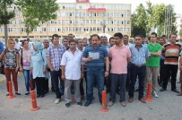 TEMİZLİK İŞÇİSİ - İşten Çıkarılan İşçilerden Valilik Önünde Açıklama