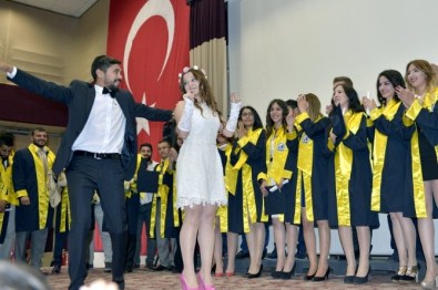KMÜ Mezuniyet Töreninde Sürpriz Nikah