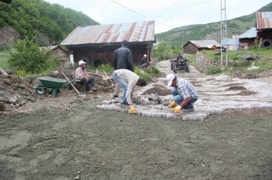 Koyulhisar'da Alt Yapı Çalışmaları Devam Ediyor