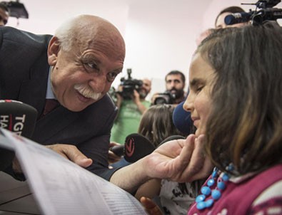 Bakan Avcı'dan görme engelli öğrencilere karne