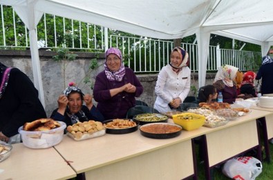 Güdül'de El Sanatları Ve Aşçı Yardımcılığı Kurslarına Katılan Kursiyerler Sertifikalarını Aldı