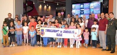 Jandarma Ve Piazza İşbirliği Çocukların Yüzünü Güldürdü