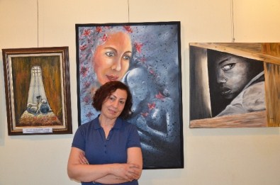 Kanser Hastalığını Yaptığı Tablolarla Anlatıyor