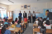 DEDE MUSA BAŞTÜRK - Kaymakam Baştürk Kahta'da Öğrencilerin Karnesini Verdi