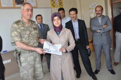 Kaymakam Elinden Takdirlerini Aldılar