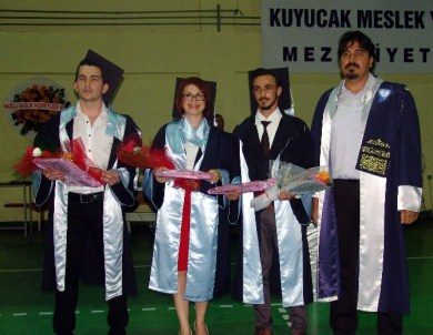 Kuyucak Meslek Yüksekokulu Mezunlarını Uğurladı