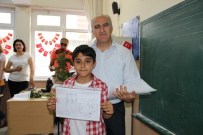 Manisa'da 248 Bin Öğrenci Karne Aldı