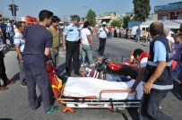 ORHAN YıLMAZ - Otomobilin Çarptığı İki Motosikletli Yaralandı