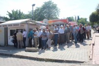 ALI ÇAKıR - Vatandaşlar Kiraz İçin Kuyruğa Girdi