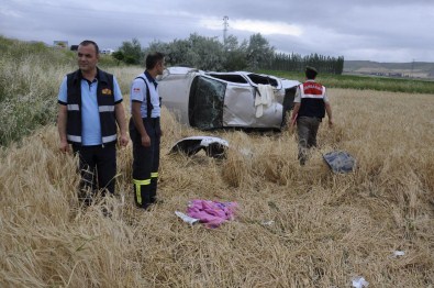 Amasya'da Otomobil Tarlaya Devrildi Açıklaması 3 Ölü, 2 Yaralı