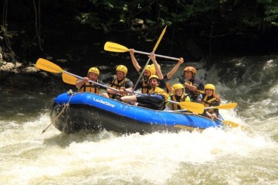 Düzce'de Beş Ayda 25 Bin Kişi Rafting Yaptı