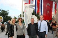 KOSTA RIKA - Özay Gönlüm Heykeline Büyük İlgi