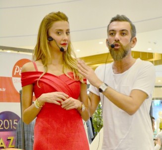 Özge Ulusoy Ve Hakan Akkaya Gazetecilerin Sorularını Yanıtladı