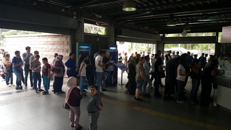 İzmir'de kağıt bilet de çözüm olmadı