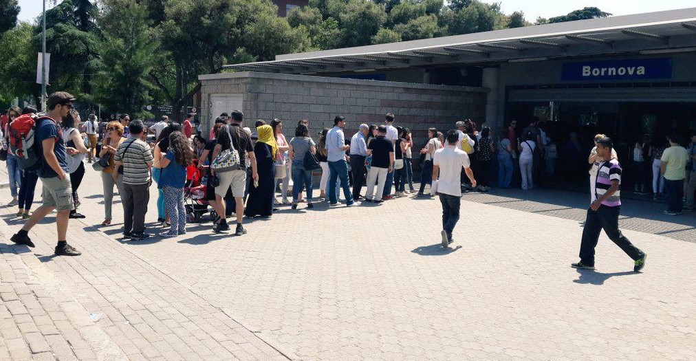 İzmir'de kağıt bilet de çözüm olmadı