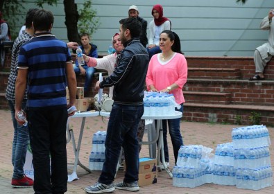 Sınav Giren Öğrenci Ve Ailelerine Su İle Meyve Suyu Dağıtıldı