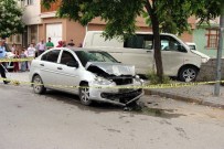 LÜKS OTOMOBİL - Şüpheli Kovalayan Polis Aracı Kaza Yaptı Açıklaması İki Yaralı