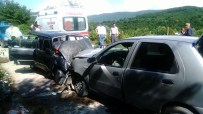 MURAT ERGÜN - Düzce'de İki Otomobil Çarpıştı Açıklaması 5 Yaralı