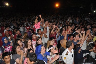 Portekizli Damat Ve Ukraynalı Gelin Yörük Düğünüyle Evlendi