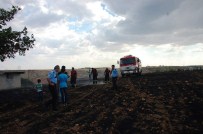 BAHÇECIK - Adıyaman'da Tarlada Çıkan Yangın Evlere Sıçramadan Söndürüldü