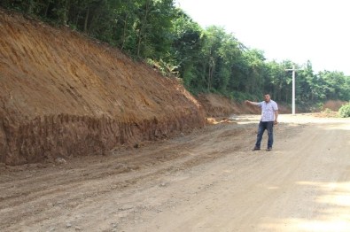 Akyazı'da Yol Genişletme Ve Alt Yapı Çalışmaları Devam Ediyor