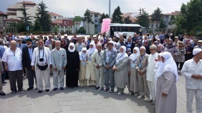 Bozüyük'te Ramazan Umrecileri Kutsal Topraklara Uğurlandı