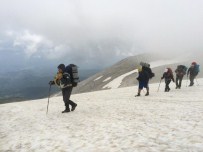 AHMET SUNGUR - Bursalı Dağcılardan Zorlu Yürüyüş