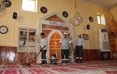 Döşemealtı Belediyesi Mescit Ve Cami Temizleme Ekibi Kurdu