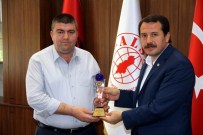 İMAM HATİP OKULU - Eğitim Bir-Sen Heyeti Arnavutluk'ta Yetimlerle Buluştu